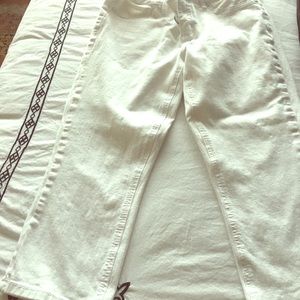 White 3 Pocket Capri